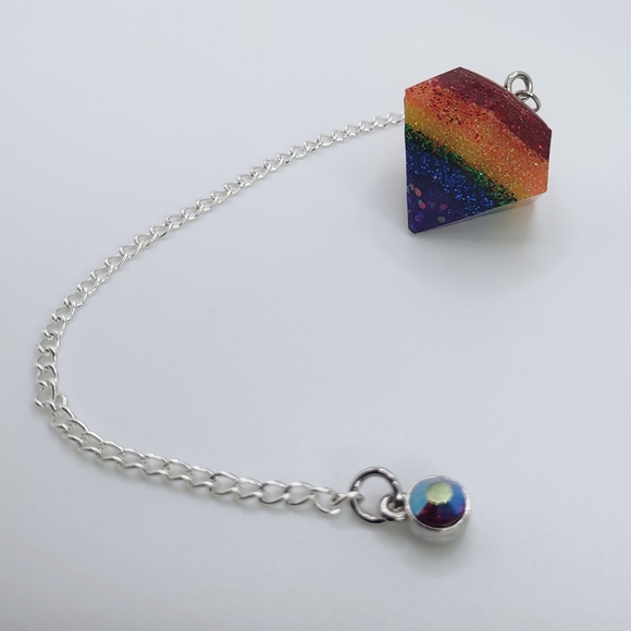 Rainbow sparkled handcrafted resin dowsing pendulum silver tone chain - Picture 2 of 12